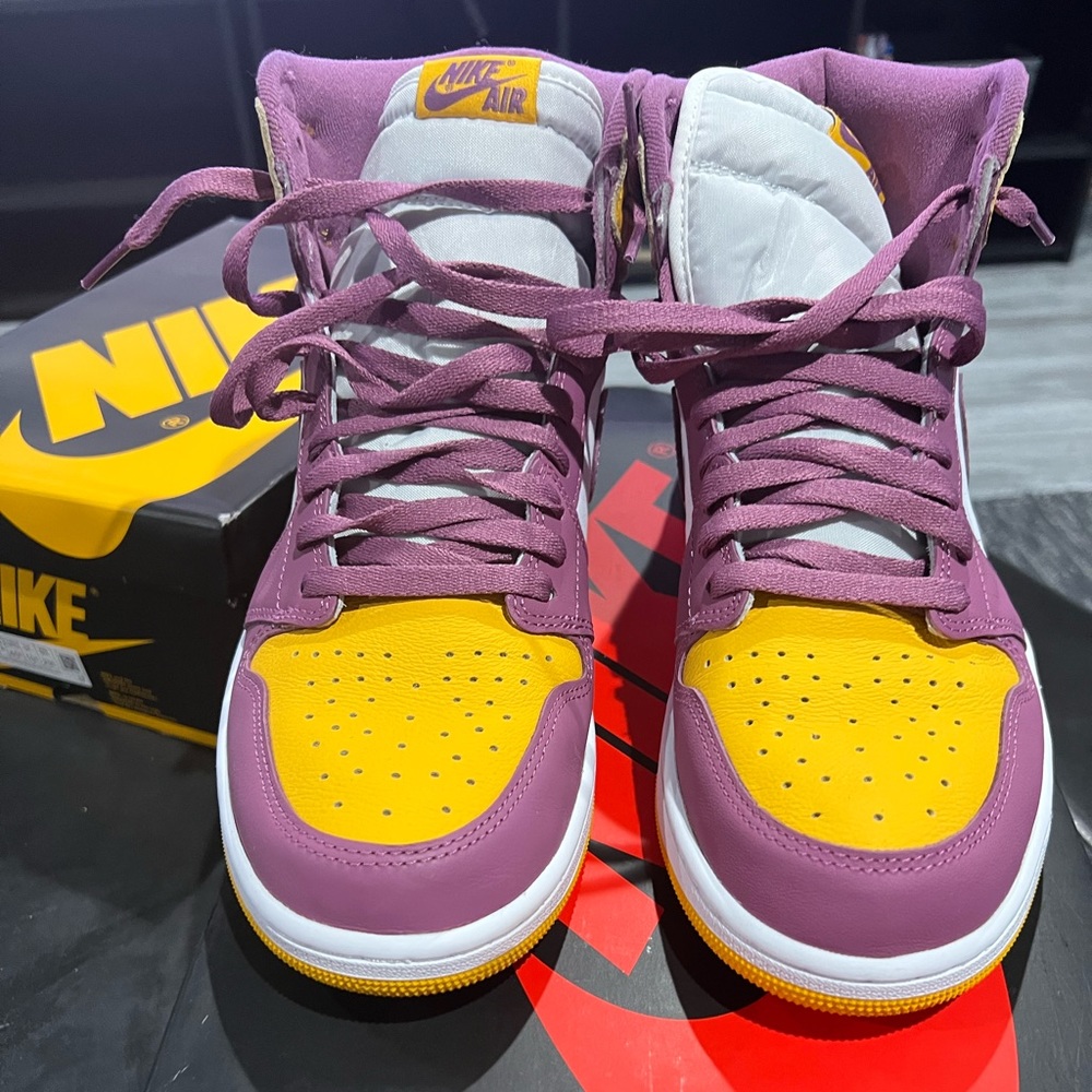 Jordan 1’s in unique colorway!